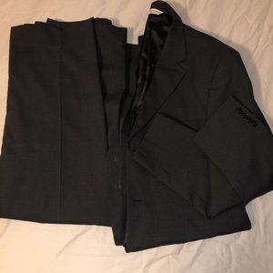 Black tailored suite!!